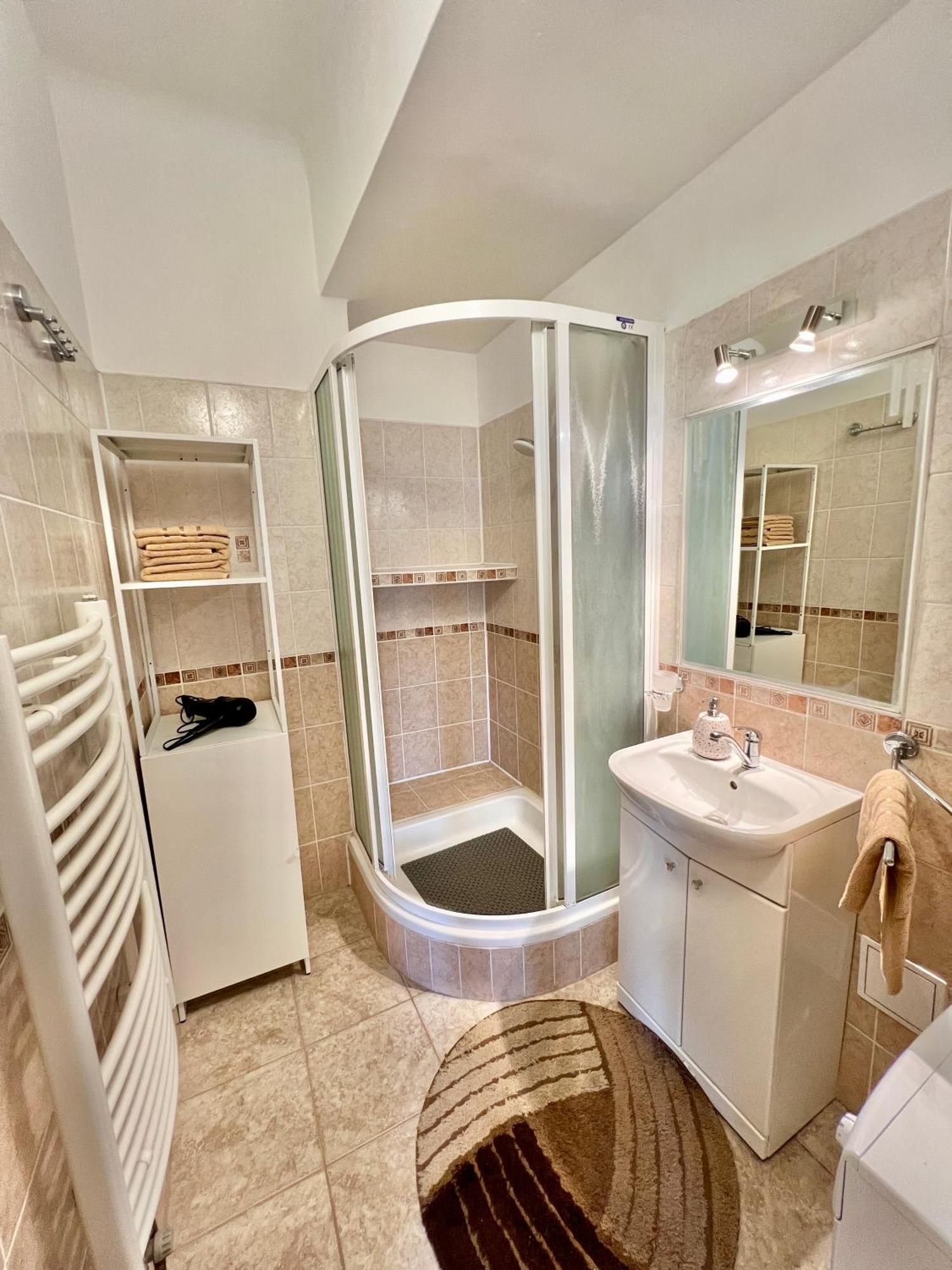 Cozy With Panorama View Apartamento Praga